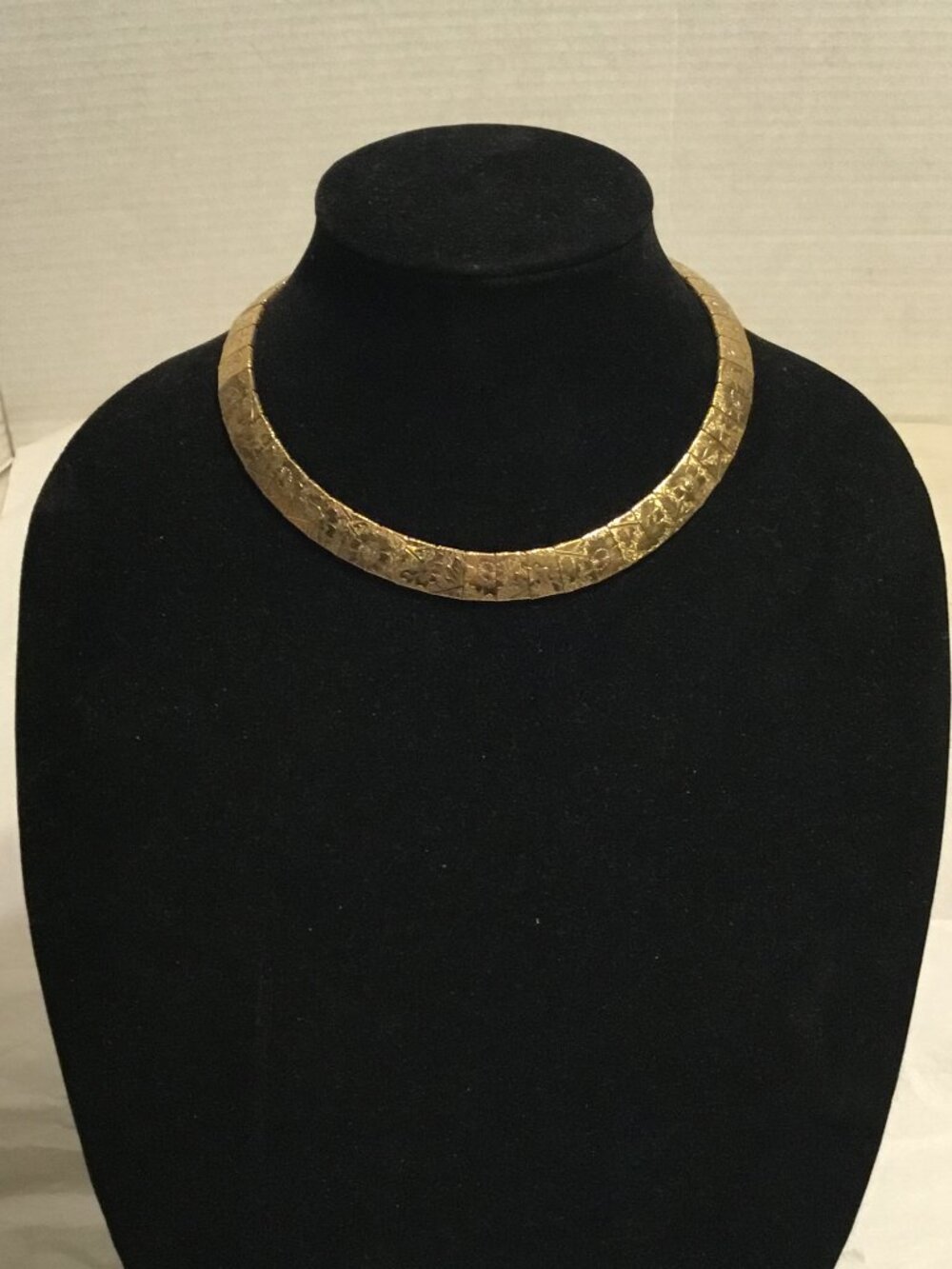 Vintage and gorgeous Egyptian Revival type gold tone choker with floral design